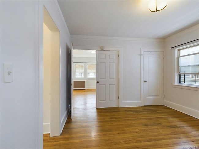 Building Photo - 427 S 6th Ave
