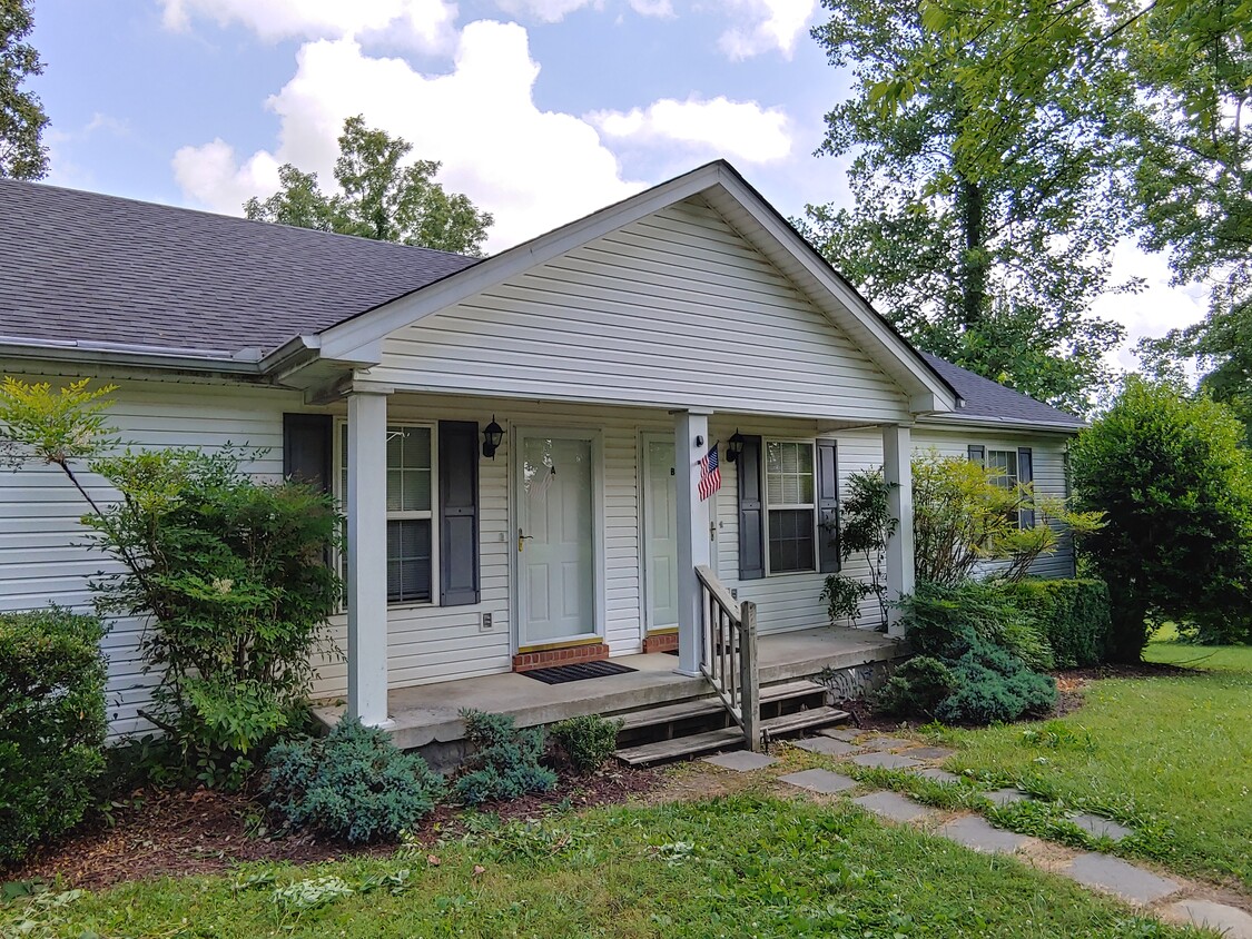 Primary Photo - 409 E Biggs Rd