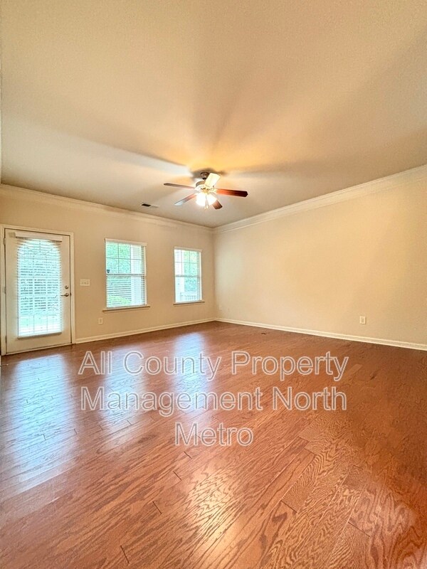 Foto del edificio - 421 Parkstone Dr