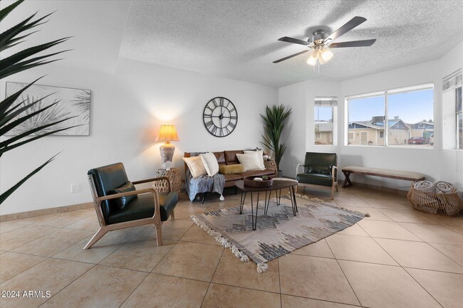 Building Photo - 6109 W Marconi Ave