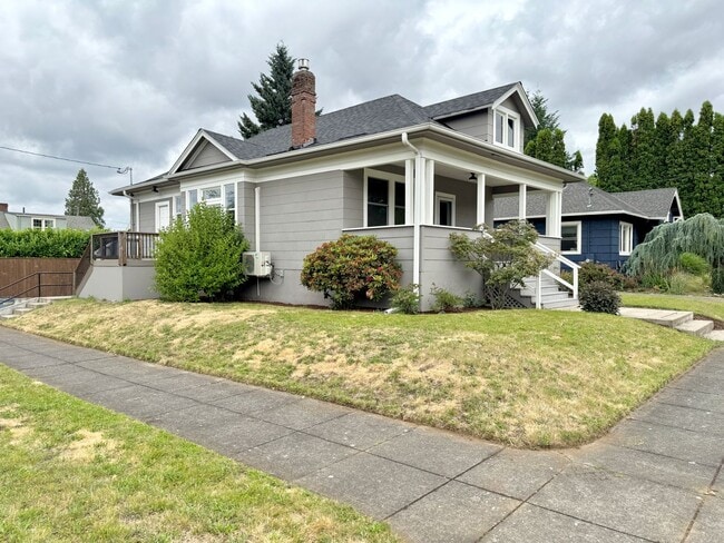 Building Photo - Montavilla Massive 2 Bedroom on Corner Lot...