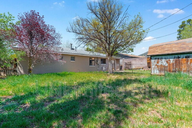 Foto del edificio - 2926 N Steves Blvd