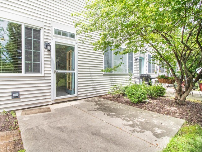 Building Photo - 3023 Anton Dr