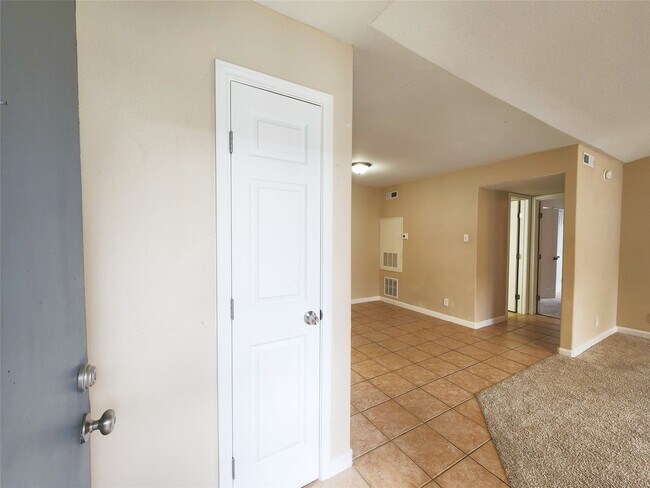 Foto del edificio - 17401 Red Oak Dr