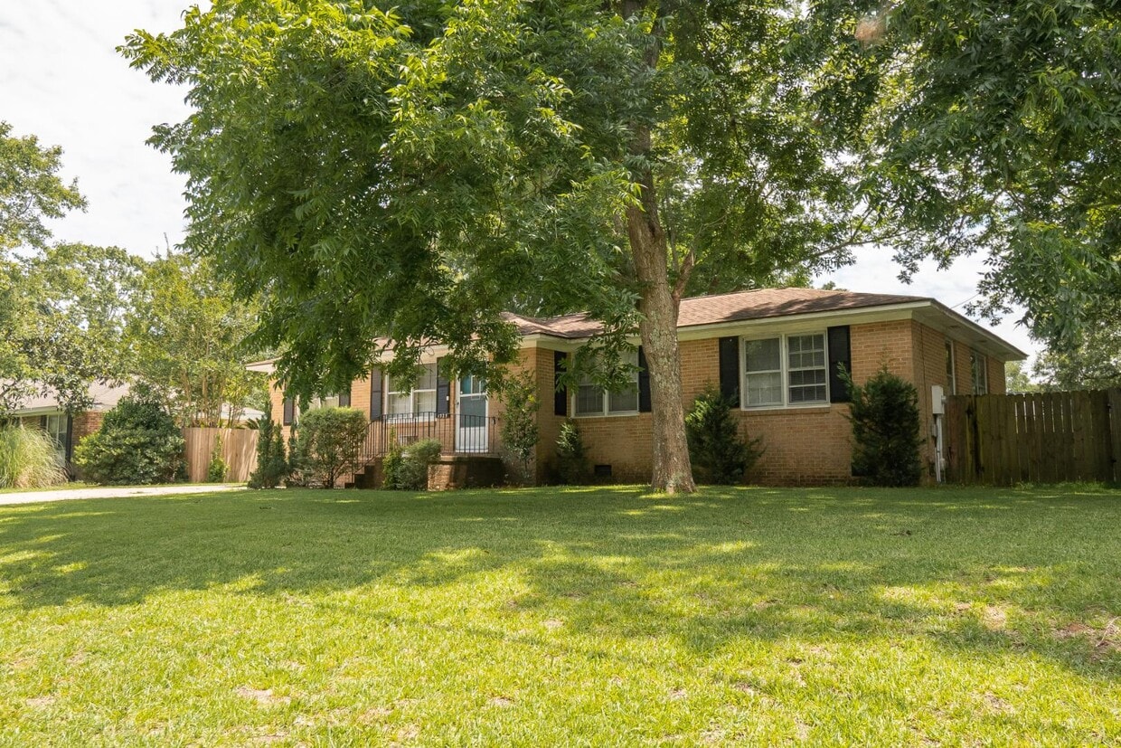Primary Photo - 1329 White House Blvd