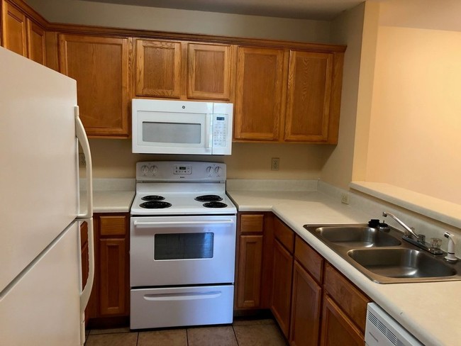 Building Photo - 2 BR 2 BA Apartment - Near MTSU