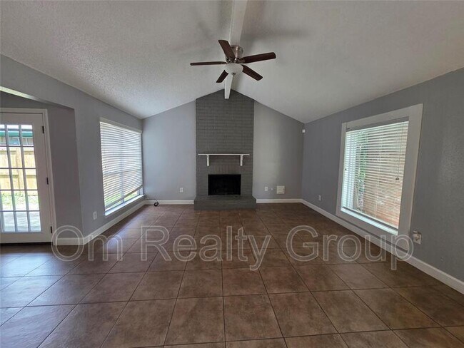 Foto del edificio - 1115 Rock Canyon Dr