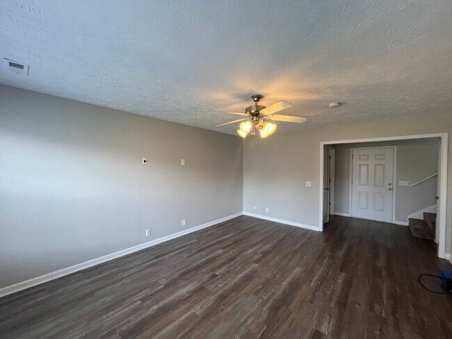 Foto del edificio - Available Now! *Half Off 1st Month's Rent!...