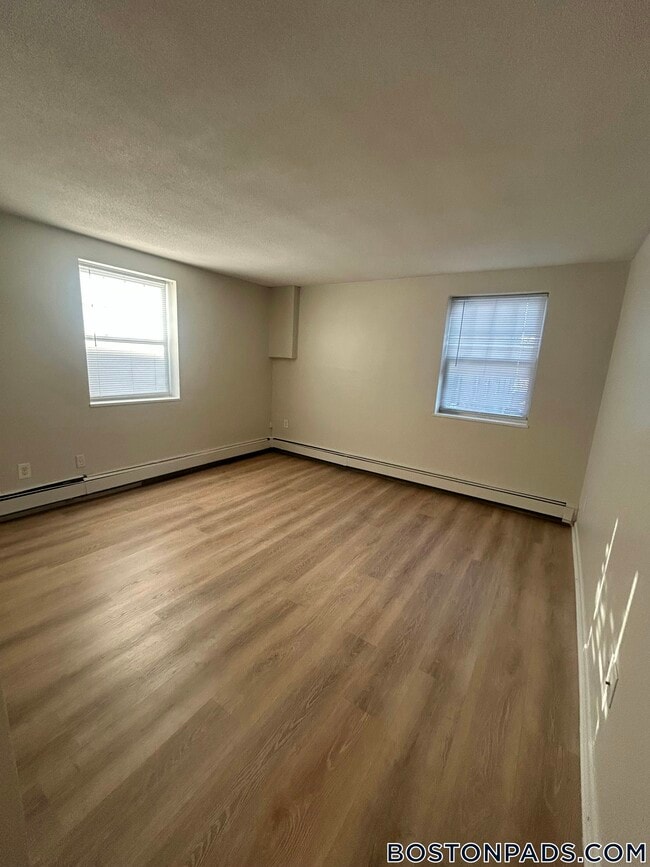 Building Photo - 66 Mill St