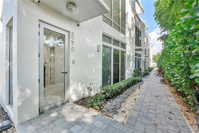 Foto del edificio - 3270 NE 15th St