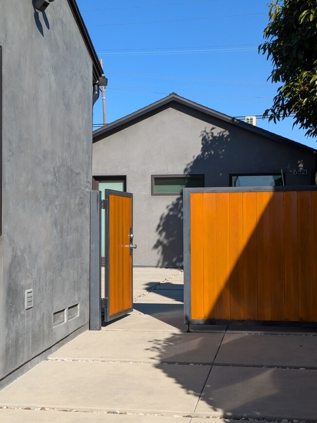 Building Photo - 6521 W 87th St