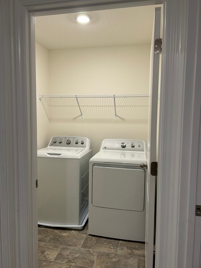 Foto del edificio - 9563 River Cane Rd