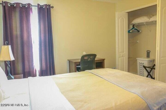 Foto del edificio - 2114 Forest Gate Dr E