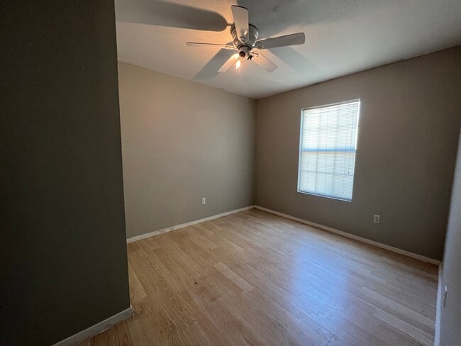 Building Photo - 428 1st St