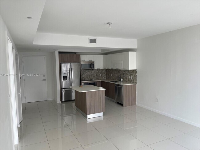 Foto del edificio - 5300 Paseo Blvd