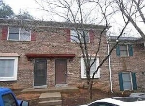 Building Photo - 218 Royal Forest Ct