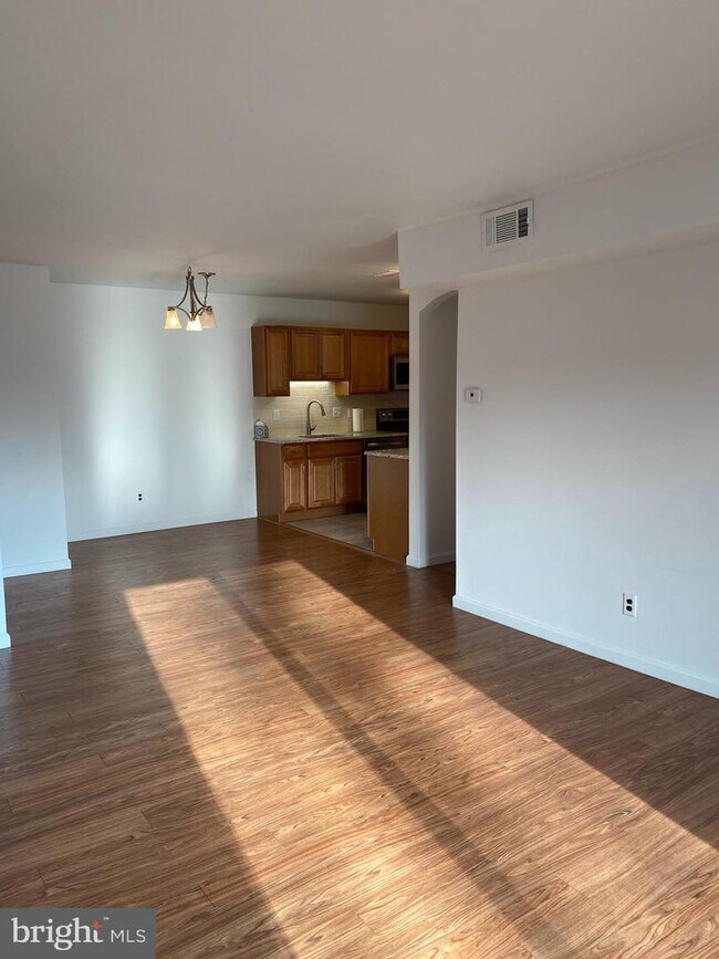 Building Photo - 5422 Valley Green Dr