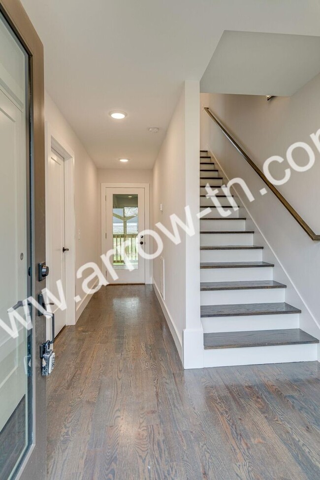 Foto del edificio - Excellent East Nashville 3 bed, 3.5 bath Home