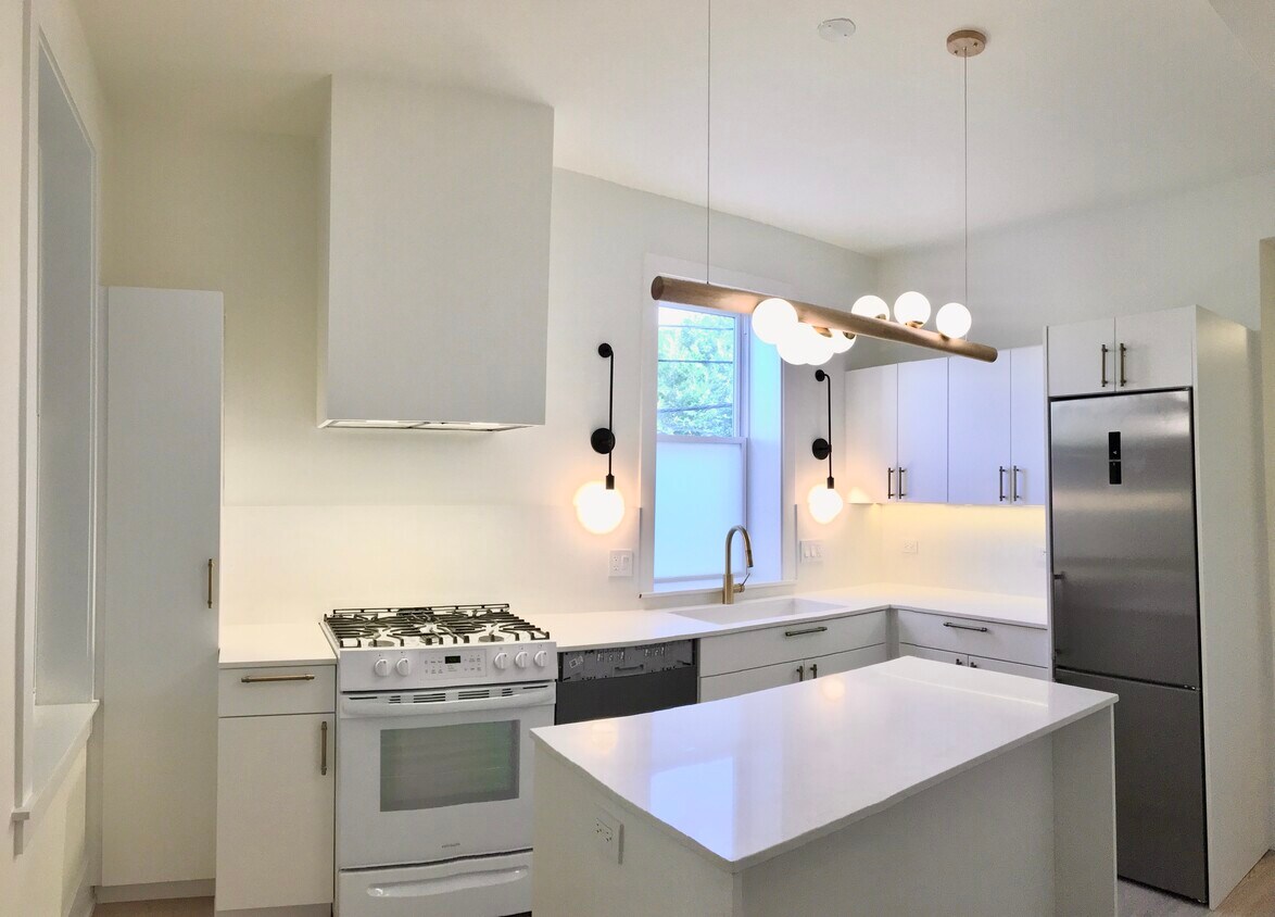 Foto principal - 3220 W Potomac Ave