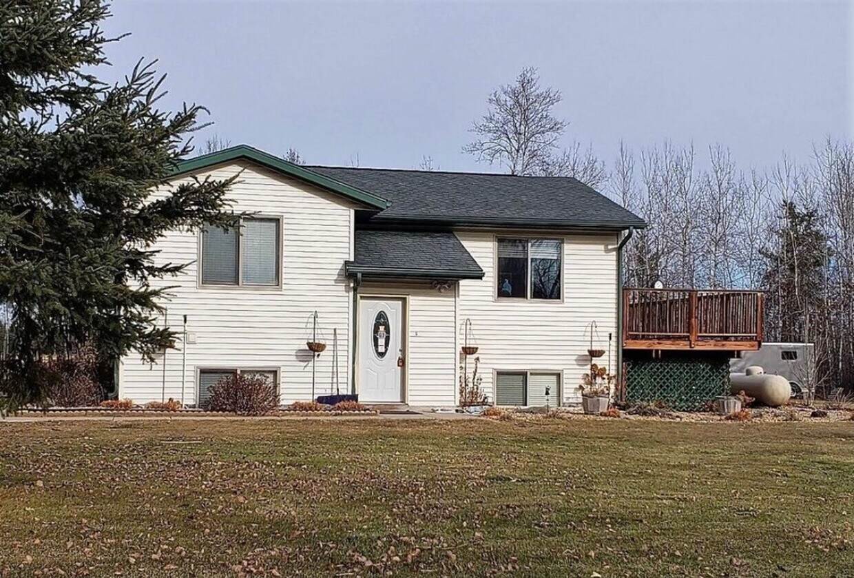 Foto principal - Private Split Level Home