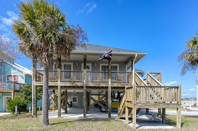 Building Photo - Short Term Rental Only Available until May...