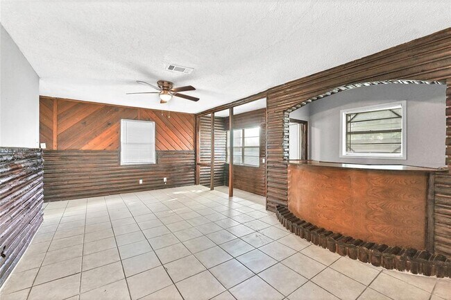 Building Photo - 17 22nd Ave N