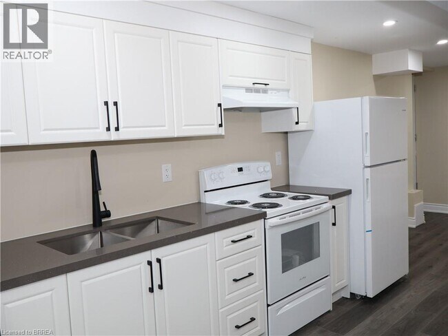 Photo du bâtiment - 116 Blackburn Dr