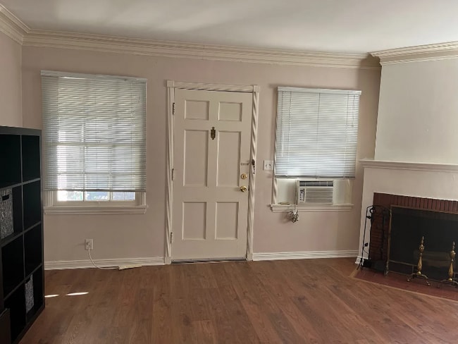 Foto del edificio - 10331 Ashton Ave