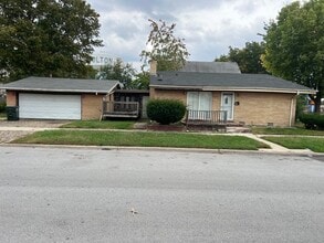 Building Photo - 14941 Evans Ave