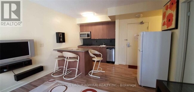 Building Photo - 8 Colborne St