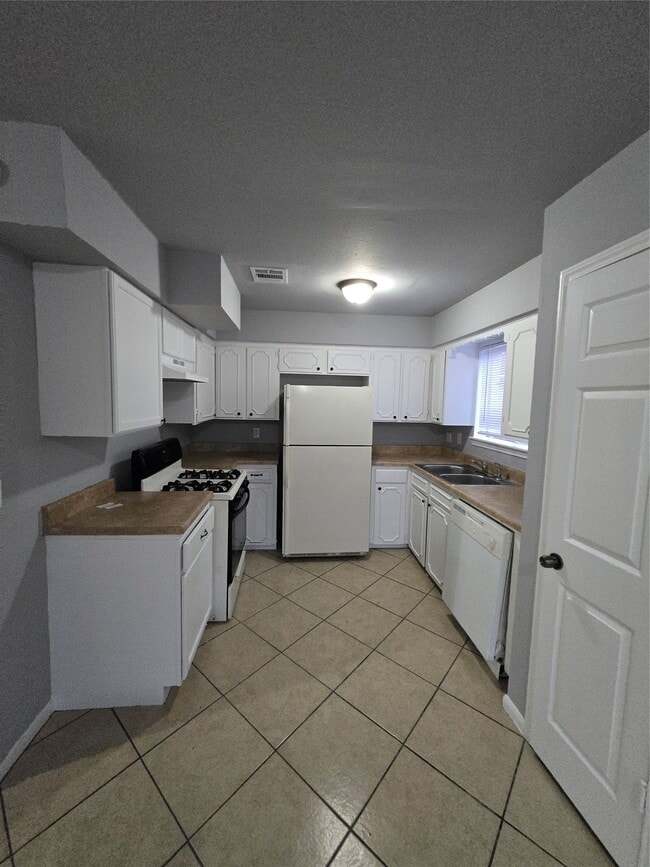 Building Photo - 7731 Deadwood Dr