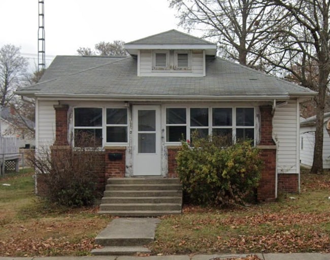 Building Photo - 1100 E 2nd St