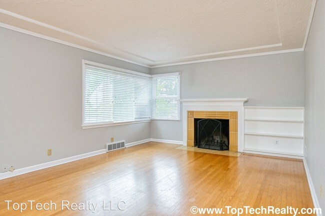 Building Photo - 3 br, 2 bath House - 5030 N Concord Ave