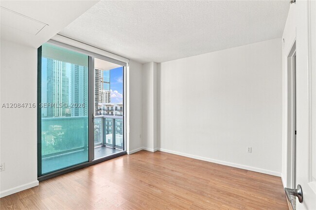 Foto del edificio - 333 NE 24th St