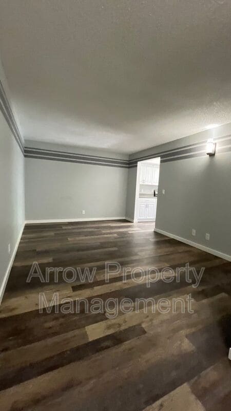 Building Photo - 3405 Holdrege Street -206