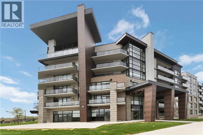 Photo du bâtiment - 600 N Service Rd