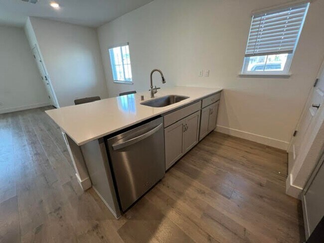 Foto del edificio - 4244 Fawnridge Pl