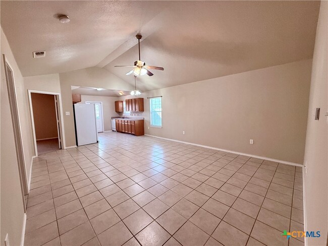 Building Photo - 1035 Helen Dr
