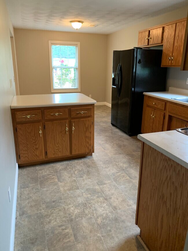 Dining area - 125 Pinehurst Dr