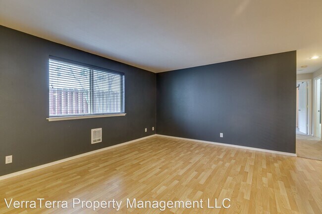 Building Photo - 2 br, 1.5 bath House - 804 NW 52nd St #C