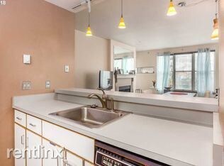 Foto del edificio - 1 br, 1 bath - 0305 SW Montgomery St Apt 304