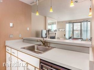 Building Photo - 1 br, 1 bath - 0305 SW Montgomery St Apt 304