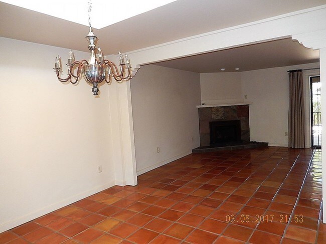 Foto del edificio - Need a short term unfurnished Rental?