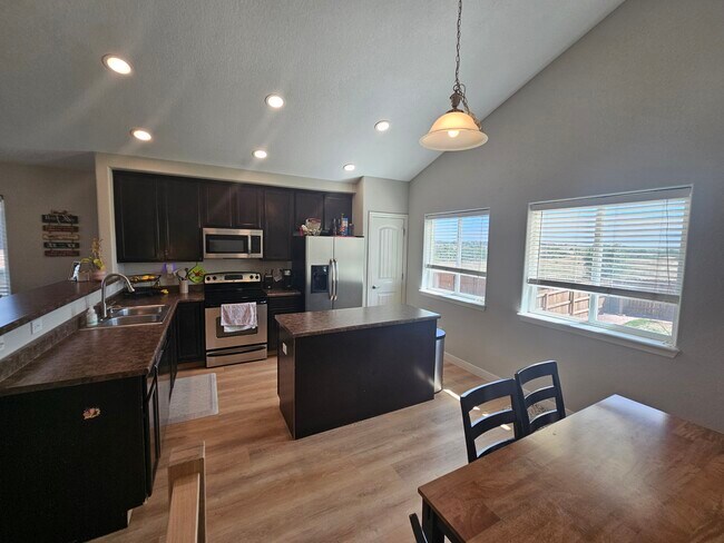 Foto del edificio - 7431 Willowdale Dr