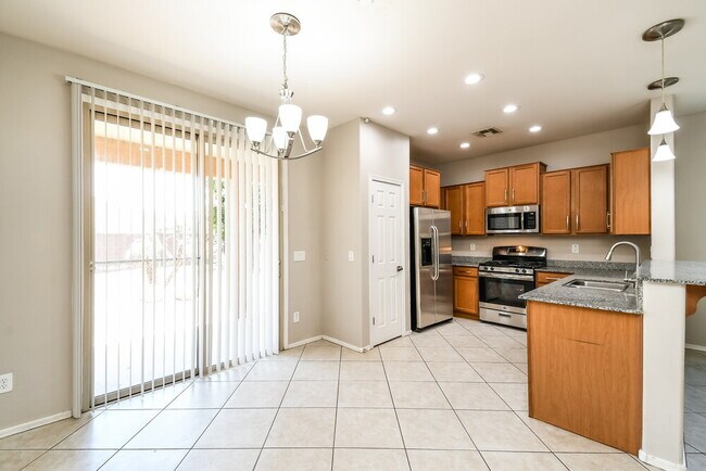 Foto del edificio - 7205 W Jones Ave