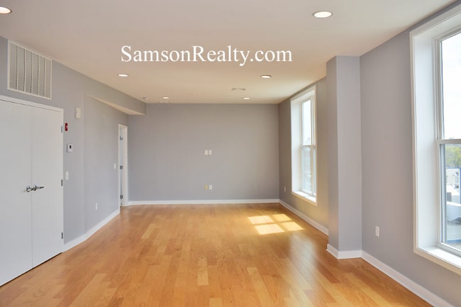 Building Photo - 44 Hospital St