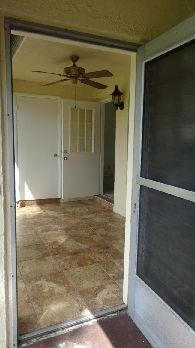 Building Photo - 5883 La Paseos Dr