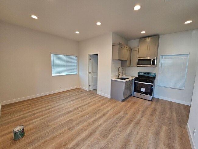 Foto del edificio - Showing Times: Every Monday & Friday from ...