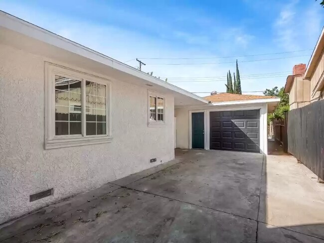 Foto del edificio - 3521 Circle Ct E