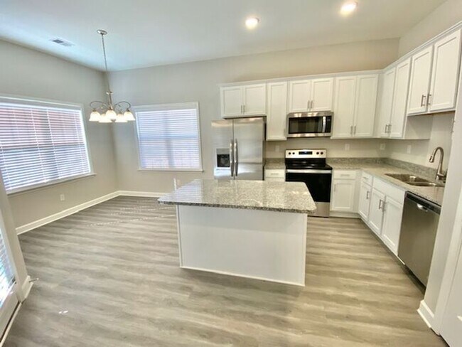 Building Photo - Now Leasing a 5-Bedroom 3 Bath Home in Byh...